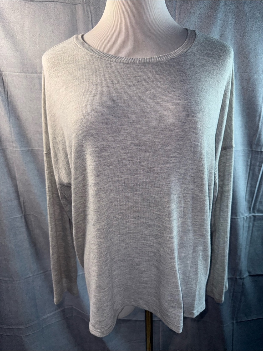 1717-Women's Lightweight Long-Sleeve Crewneck Top - Gray